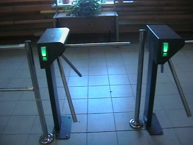 Турникет со считывателем qr-кодов Турникет со считывателем qr-кодов фото